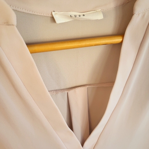 LUSH v-neck cream blouse 3/4 sleeves - Picture 3 of 5